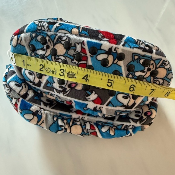 NWT Sega Sonic the Hedgehog Kids Fuzzy Babba Slipper Socks Blue Grey Size 8-13 - Picture 7 of 8